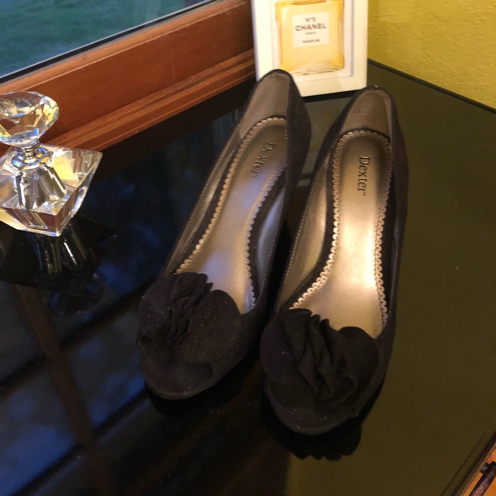 Black ruffle wedges